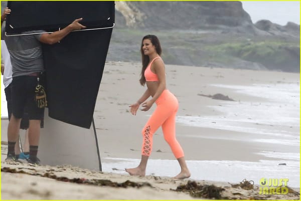 Real Celebs Photos and Topless of Lea Michele photo 6