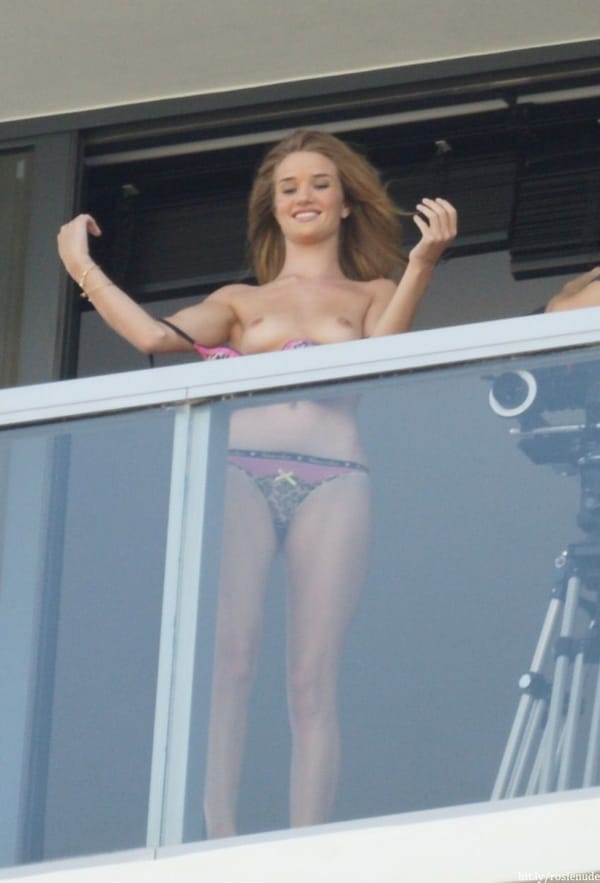 Topless Rosie Huntington Whiteley Tits Photos photo 23