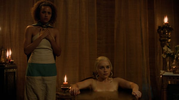Emilia Clarke Steaming HD (1080p) Ass & Daring Bikini Body Pics photo 1