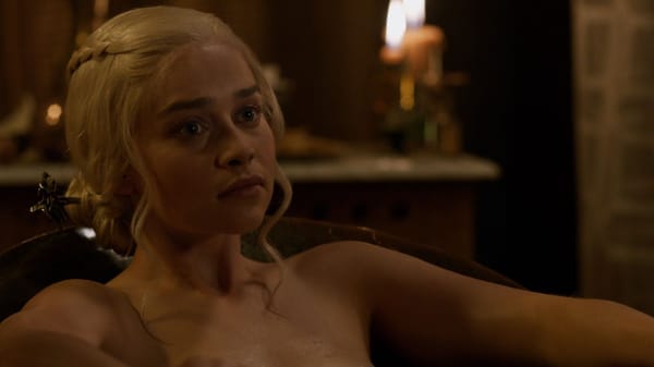 Emilia Clarke Steaming HD (1080p) Ass & Daring Bikini Body Pics photo 5