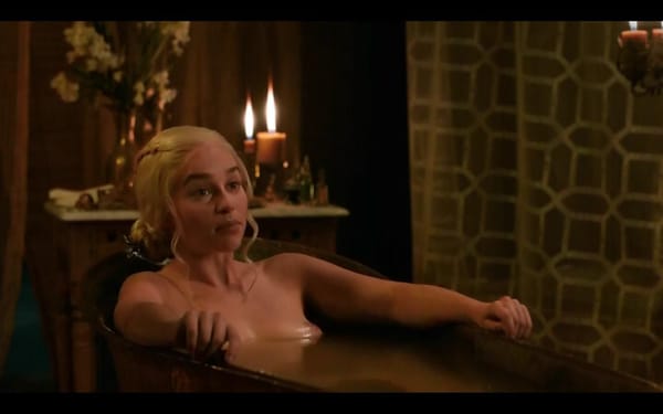 Emilia Clarke Steaming HD (1080p) Ass & Daring Bikini Body Pics photo 7