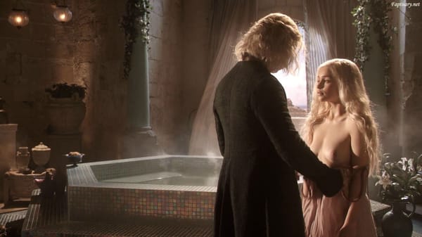 Emilia Clarke Steaming HD (1080p) Ass & Daring Bikini Body Pics photo 11