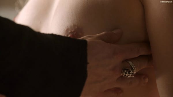 Emilia Clarke Steaming HD (1080p) Ass & Daring Bikini Body Pics photo 17