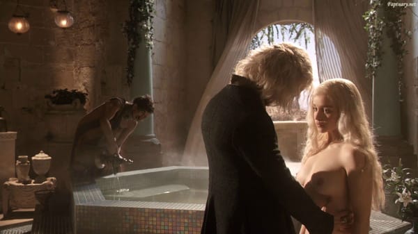 Emilia Clarke Steaming HD (1080p) Ass & Daring Bikini Body Pics photo 21