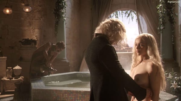 Emilia Clarke Steaming HD (1080p) Ass & Daring Bikini Body Pics photo 22