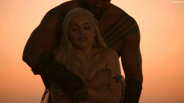Emilia Clarke Steaming HD (1080p) Ass & Daring Bikini Body Pics photo 37
