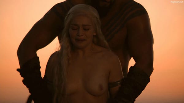 Emilia Clarke Steaming HD (1080p) Ass & Daring Bikini Body Pics photo 39