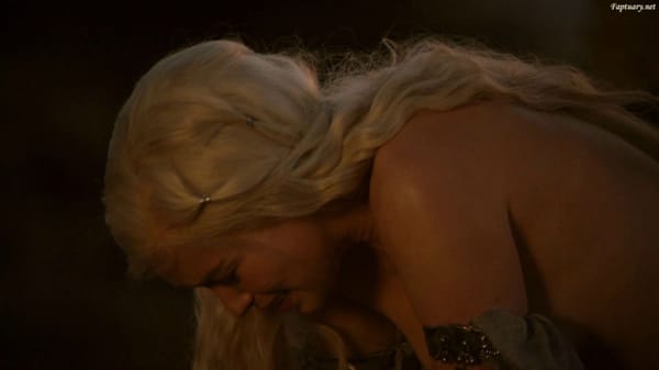Emilia Clarke Steaming HD (1080p) Ass & Daring Bikini Body Pics photo 43