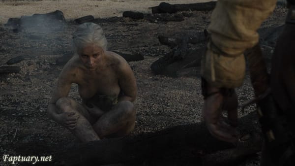 Emilia Clarke Steaming HD (1080p) Ass & Daring Bikini Body Pics photo 45
