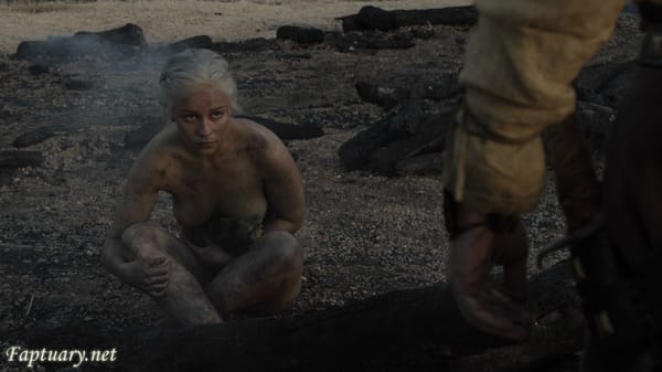 Emilia Clarke Steaming HD (1080p) Ass & Daring Bikini Body Pics photo 47