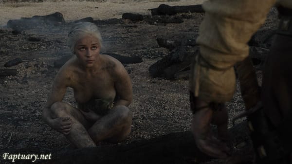 Emilia Clarke Steaming HD (1080p) Ass & Daring Bikini Body Pics photo 48