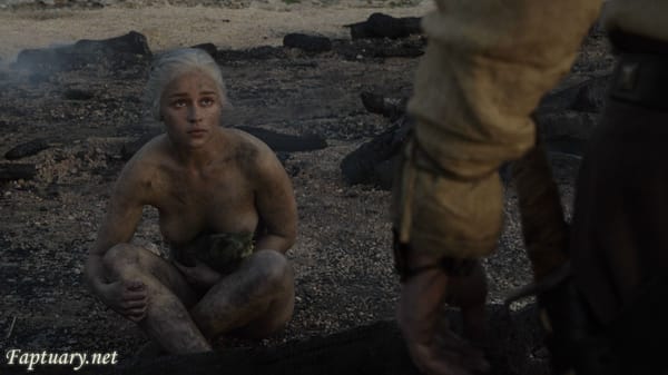 Emilia Clarke Steaming HD (1080p) Ass & Daring Bikini Body Pics photo 50