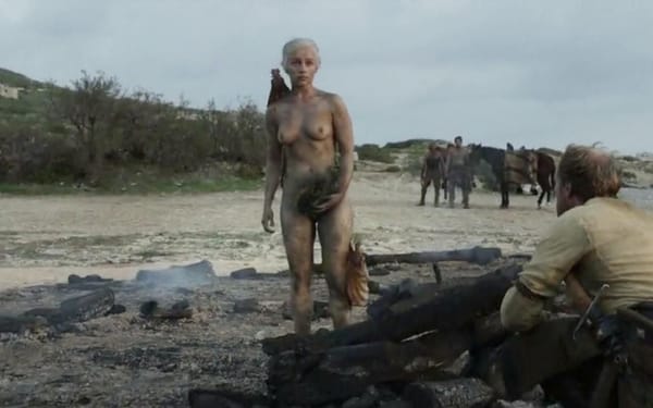 Emilia Clarke Steaming HD (1080p) Ass & Daring Bikini Body Pics photo 52