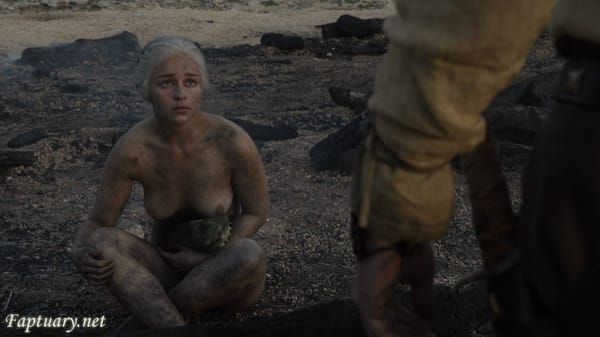 Emilia Clarke Steaming HD (1080p) Ass & Daring Bikini Body Pics photo 54