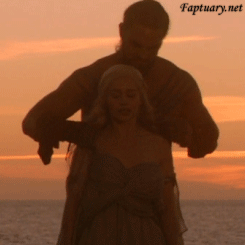 Gif Pics of Emilia Clarke Bathtub Scene photo 5