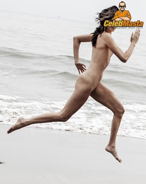 of Kendall Jenner Fully Pussy & Titties Running on the Beach photo 5