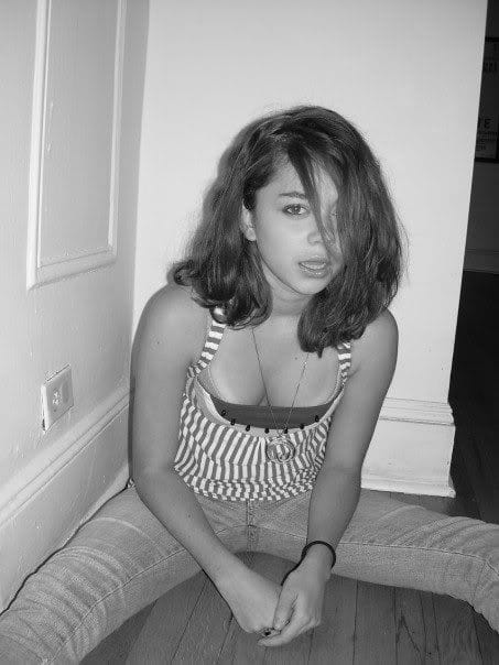Hot Sarah Hyland Nipples and Lesbian Pics photo 11