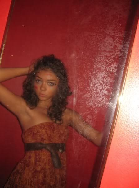 Hot Sarah Hyland Nipples and Lesbian Pics photo 18