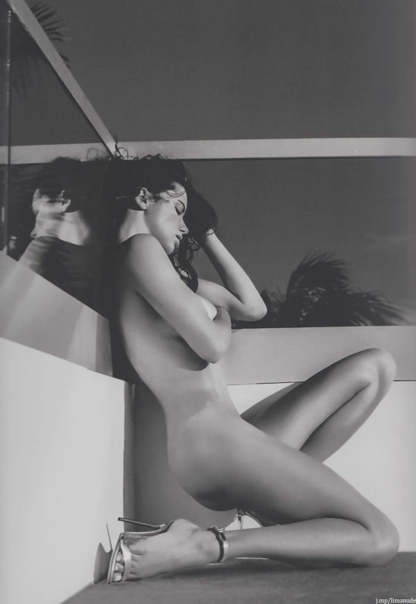 Beautiful Adriana Lima Tits & Ass Photos photo 2