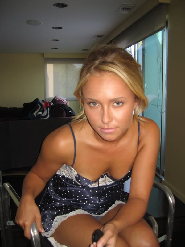 Hayden Panettiere Topless & Pussy Photos photo 42