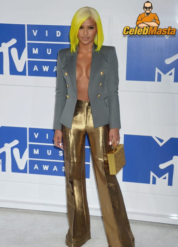 Red Carpet and Bikini Photos of Cassie photo 4