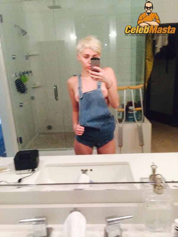 Miley Tits & Topless Photos photo 22