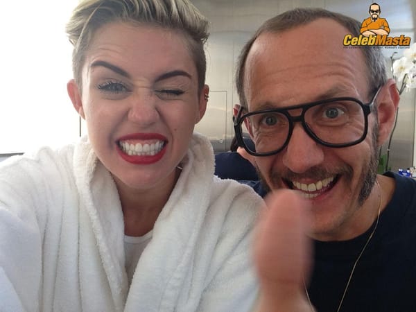 Miley Tits & Topless Photos photo 27