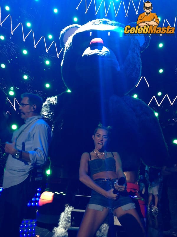 Miley Tits & Topless Photos photo 28