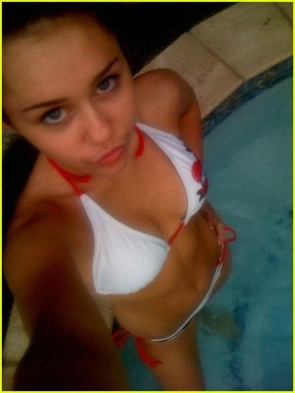 Young Miley Before Famous & Vacation Side Boobs Photos photo 14