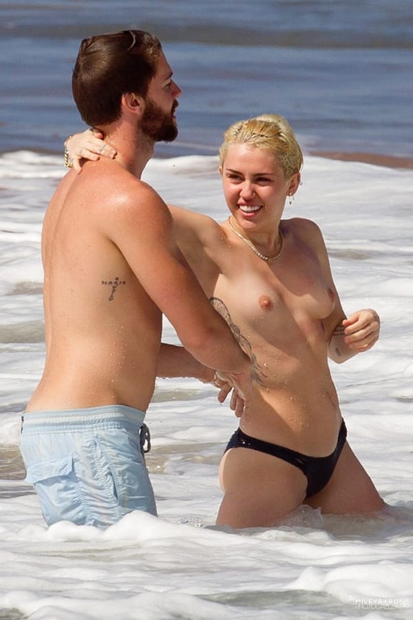 Young Miley Before Famous & Vacation Side Boobs Photos photo 21