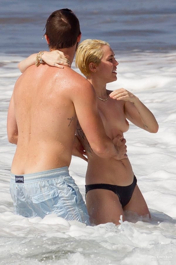 Young Miley Before Famous & Vacation Side Boobs Photos photo 22