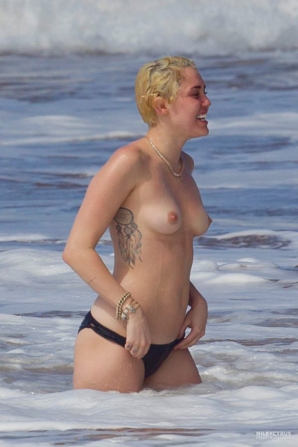 Young Miley Before Famous & Vacation Side Boobs Photos photo 23