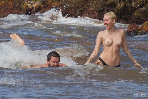 Young Miley Before Famous & Vacation Side Boobs Photos photo 26