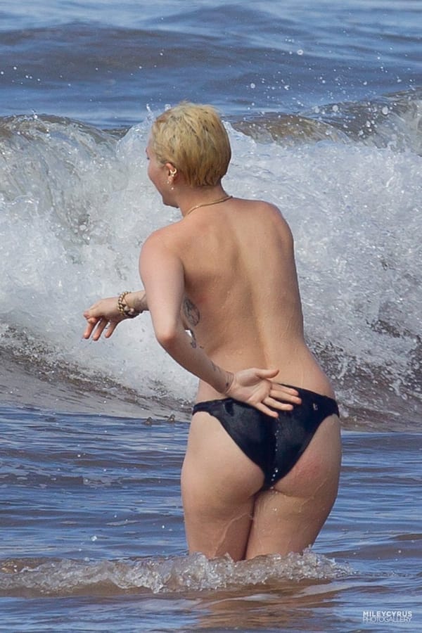 Young Miley Before Famous & Vacation Side Boobs Photos photo 33