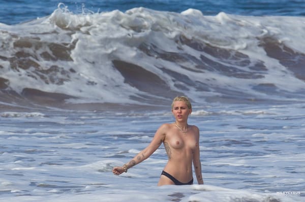 Young Miley Before Famous & Vacation Side Boobs Photos photo 37