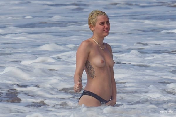 Young Miley Before Famous & Vacation Side Boobs Photos photo 39