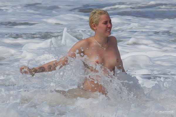 Young Miley Before Famous & Vacation Side Boobs Photos photo 40