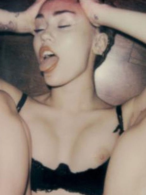 Young Miley Before Famous & Vacation Side Boobs Photos photo 49