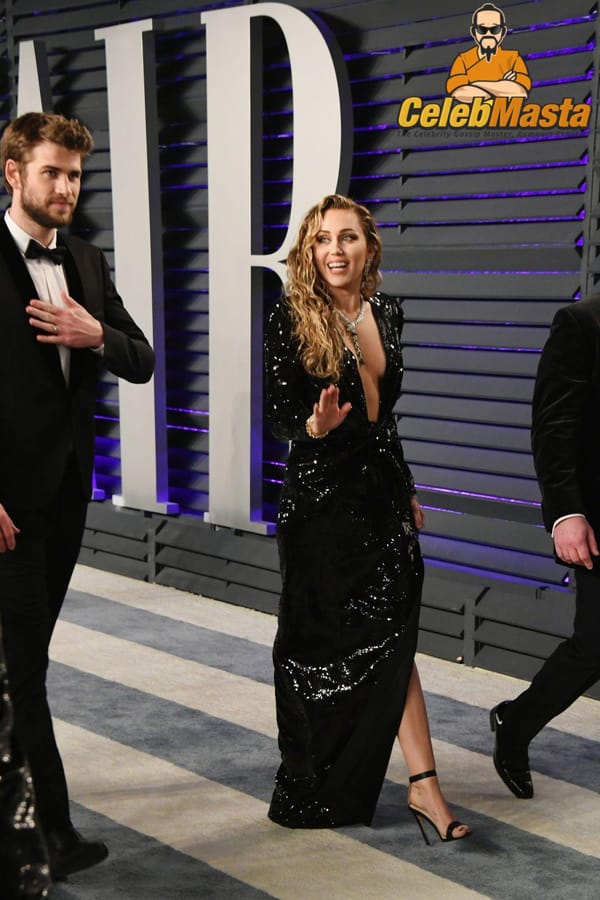 Red Carpet Miley Cyrus Cleavage Pictures photo 7