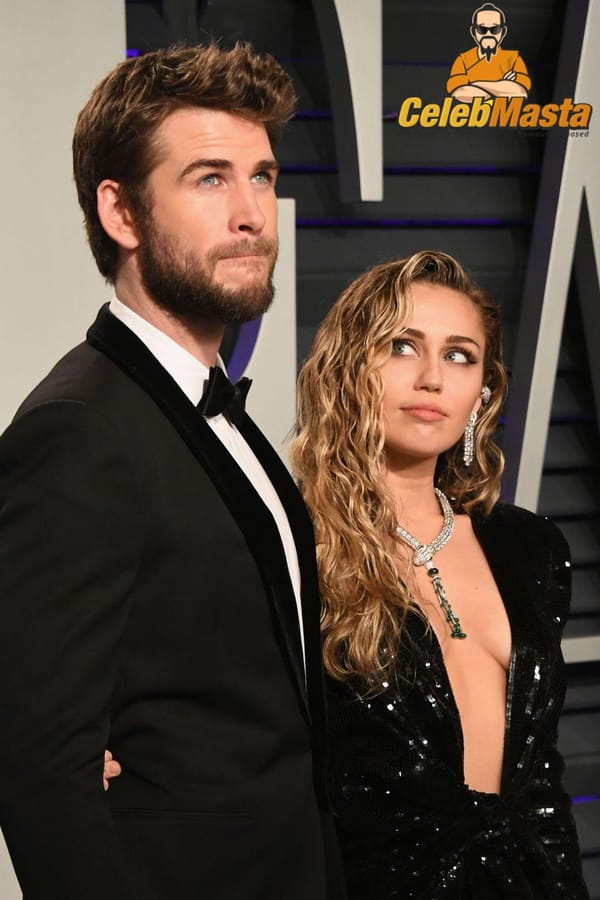 Red Carpet Miley Cyrus Cleavage Pictures photo 8
