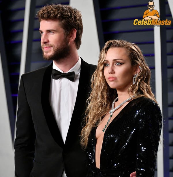 Red Carpet Miley Cyrus Cleavage Pictures photo 10