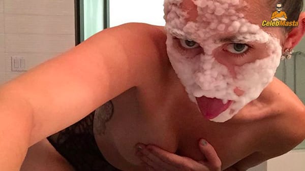 Miley Cyrus Ass And Topless Photos photo 9