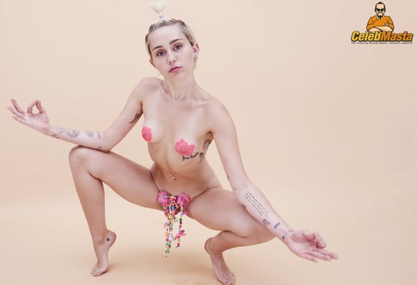 Miley Cyrus Ass And Topless Photos photo 29