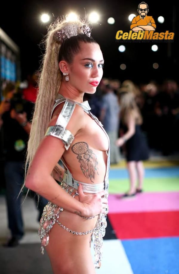 Miley Cyrus Ass And Topless Photos photo 41