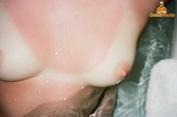 Miley Cyrus Ass And Topless Photos photo 47