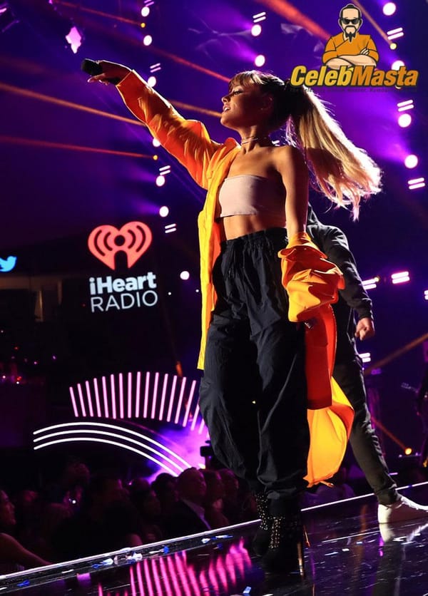 Ariana Grande Boobs and Cleavage Photo Collection photo 8