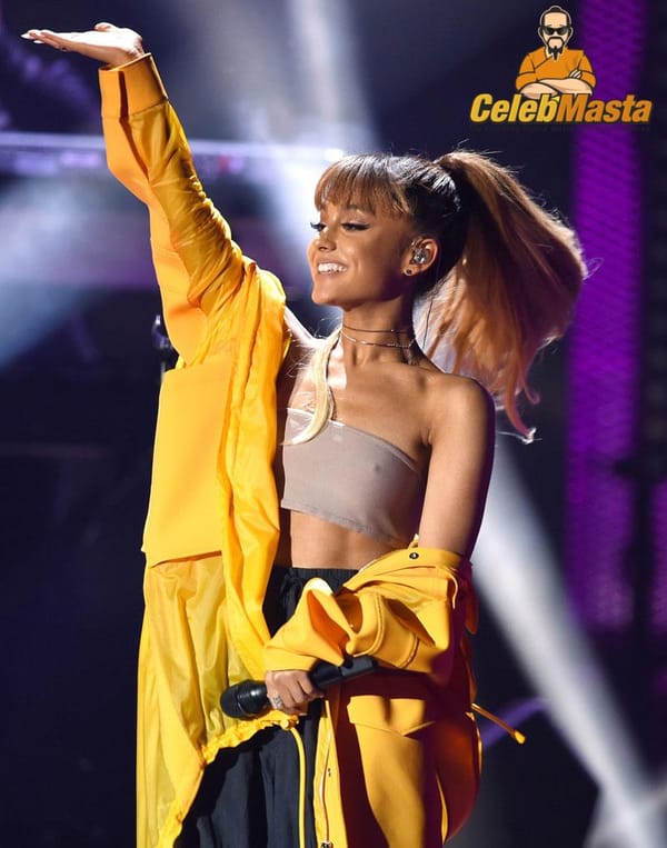 Ariana Grande Boobs and Cleavage Photo Collection photo 9
