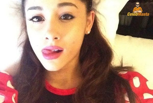 Ariana Grande Boobs and Cleavage Photo Collection photo 17