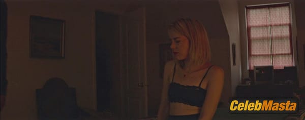 Jena Malone Sex Scene and Bikini Photos from Bottom Of The World photo 10
