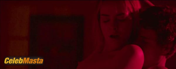 Jena Malone Sex Scene and Bikini Photos from Bottom Of The World photo 11